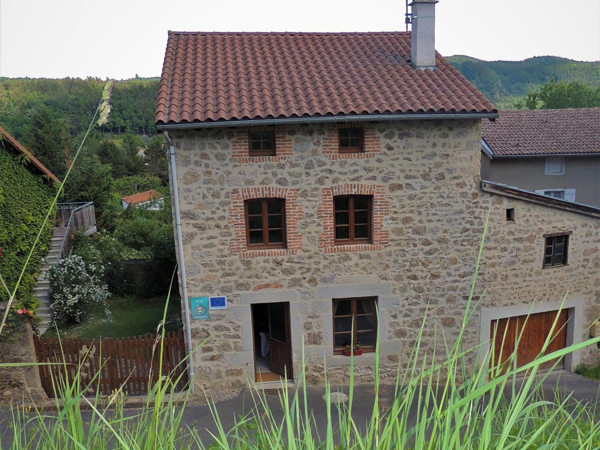 Charmante Maison De Ferme Avec Cour Fermee, Proche Loisirs Et Nature - Fr-1-582-191 Villa Aurec-Sur-Loire Exterior foto